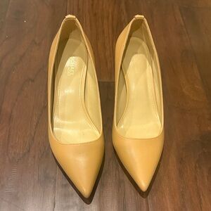 Michael Kors camel Heels 6